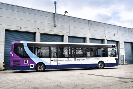Marea Britanie a înfiinţat primul său serviciul de transport cu un autobuz autonom, cu o viteză maximă de 50 de mile pe oră