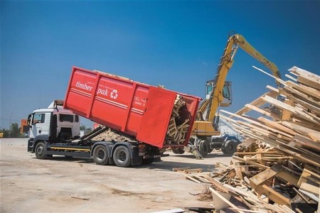 Egger Romania extinde activitatea de reciclare a lemnului şi deschide două noi centre de colectare a deşeurilor, la Braşov şi Arad