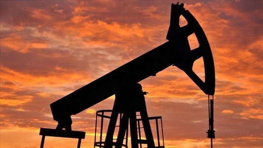 Preţurile petrolului au scăzut luni cu peste 3%