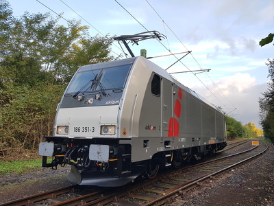 Akiem, companie europeană de leasing pentru material rulant, a semnat un acord de 500 de milioane de euro cu Alstom, pentru 100 de locomotive Traxx Universal multisistem 