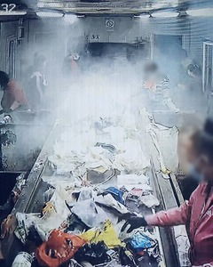 Sibiu: Incendiu la o staţie de sortare a deşeurilor / Într-un container cu plastic şi metal a fost depozitat un acumulator pentru scuter / Recomandările operatorului de salubritate privind deşeurile de echipamente electrice şi electronice