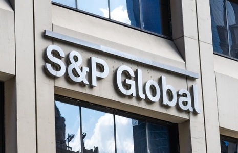 S&P Global a retrogradat ratingurile pentru mai multe bănci regionale din SUA