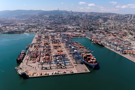 Numărul navelor staţionate în porturile israeliene creşte, dar operaţiunile continuă la majoritatea terminalelor
