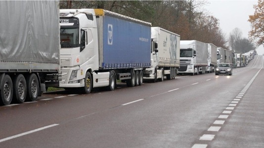 Aproximativ 3.000 de camioane sunt blocate pe partea poloneză a graniţei cu Ucraina, din cauza unei blocade a şoferilor din Polonia