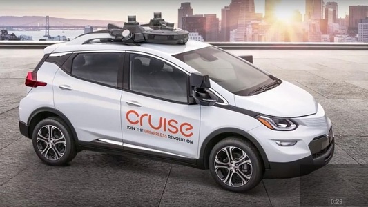 CEO-ul Cruise, firma de robotaxiuri a GM, şi-a cerut scuze pentru un accident care a dus la întreruperea operaţiunilor vehiculelor sale autonome în SUA