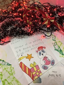 
Poşta Română demarează campania ”Cutia poştală a lui Moş Crăciun” – Copiii pot trimite scrisori lui Moş Crăciun şi vor primi răspuns până în 21 decembrie

