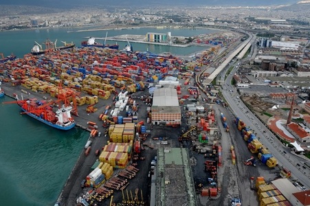 Abu Dhabi este pe cale să cumpere un pachet de acţiuni la un port cheie al Turciei, din Izmir - surse