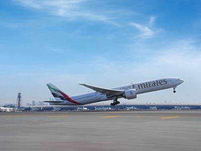 Emirates Airline şi-a cerut scuze clienţilor după haosul de la inundaţii; compania trebuie să returneze 30.000 de valize