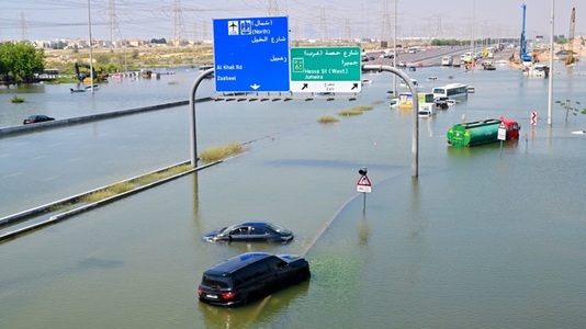 Banca centrală a Emiratelor Arabe Unite cere băncilor din ţară să amâne rambursarea creditelor de către clienţi, din cauza inundaţiilor