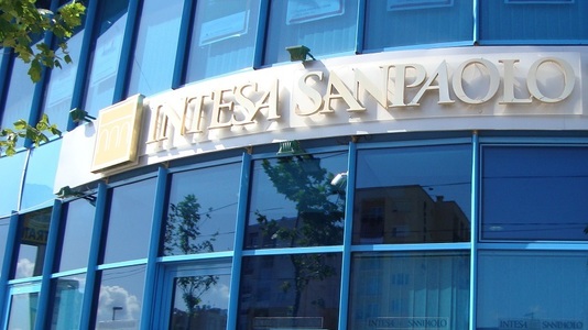 Tranzacţia prin care Intesa Sanpaolo S.p.A. intenţionează să preia First Bank a fost autorizată de Consiliul Concurenţei