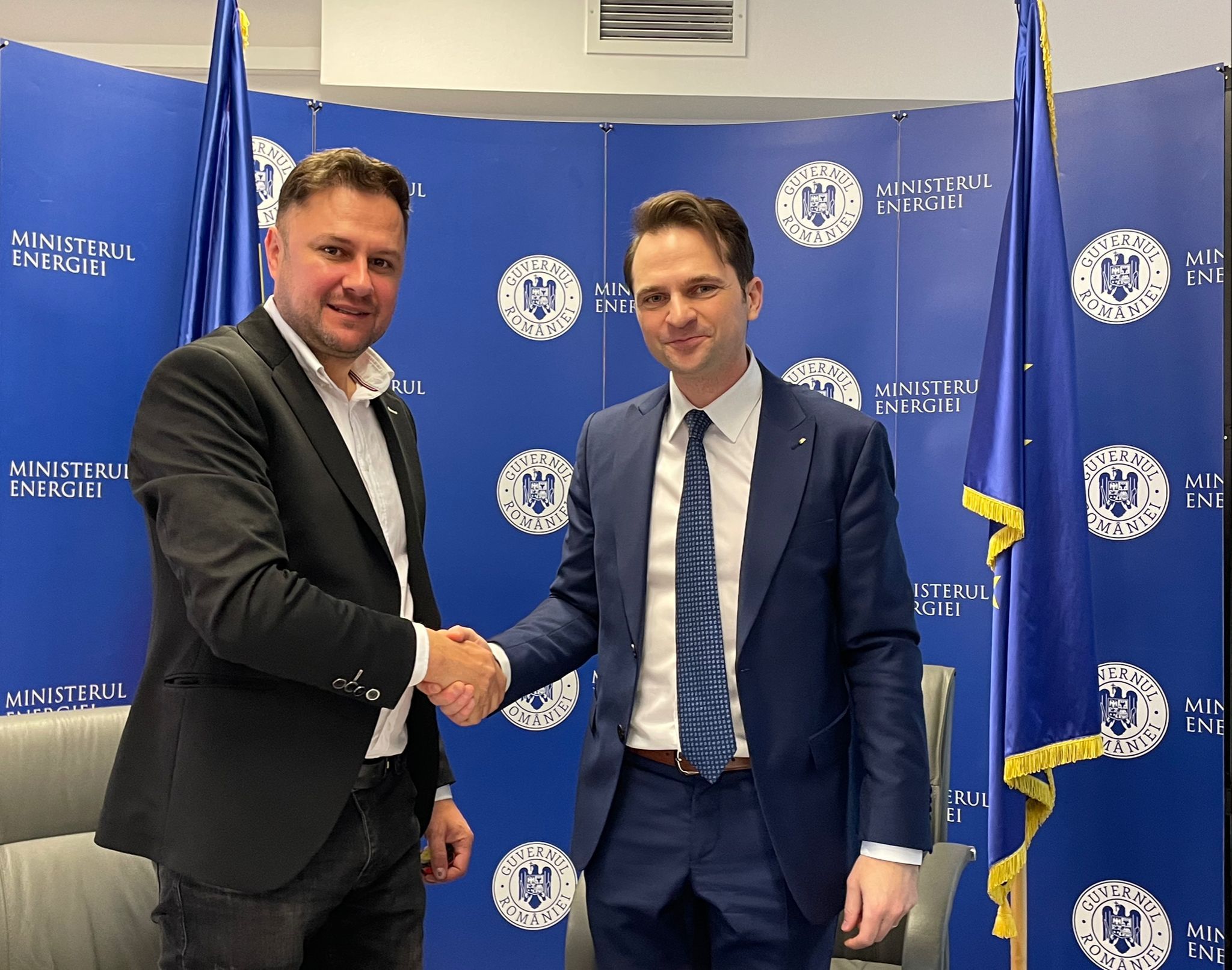 Contracte finanțare pentru parcuri solare și energie regenerabilă | sursa foto: News.ro