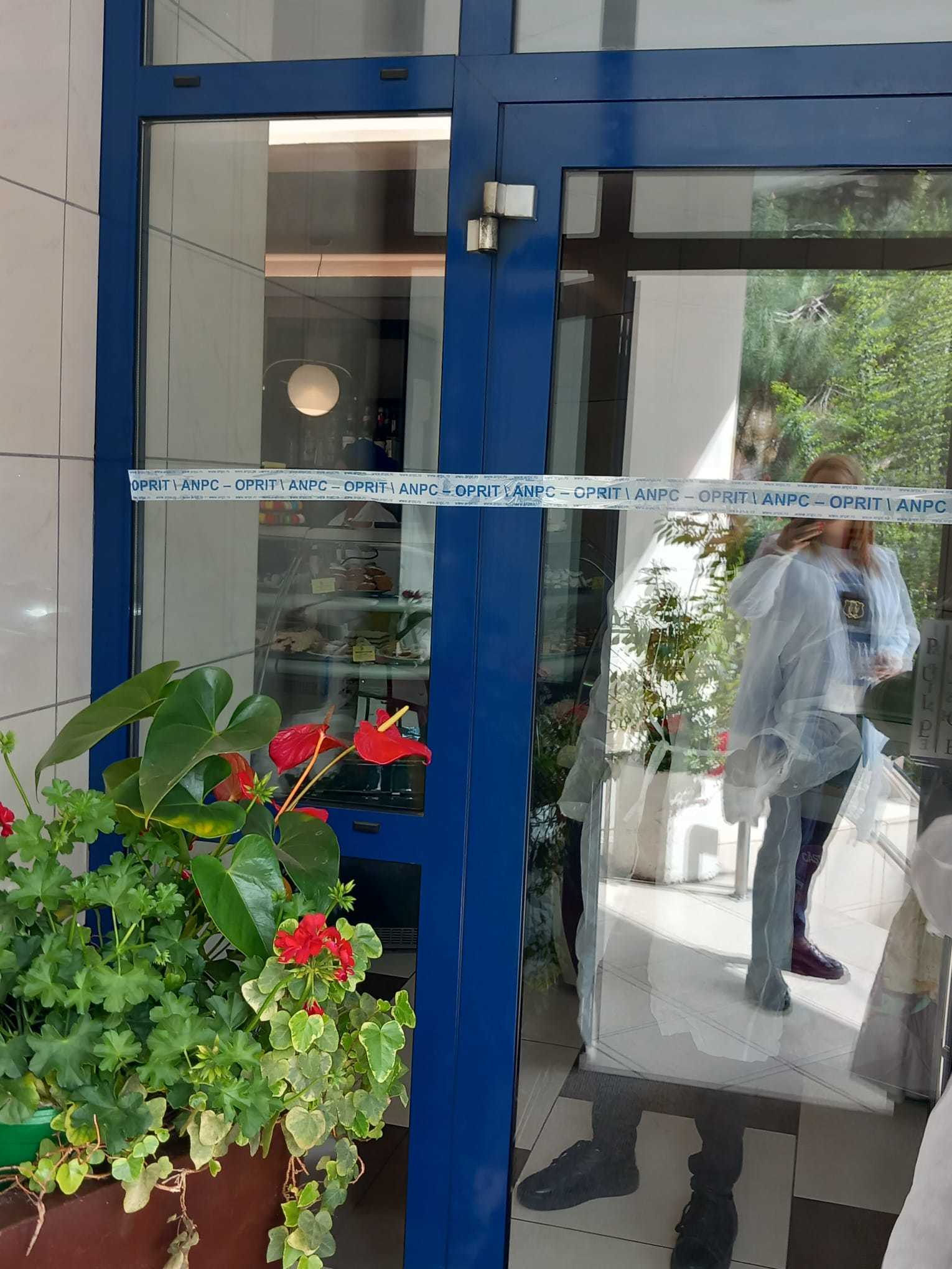 Controale ale comisarlor ANPC în Arad – S-au dat 23 de amenzi, în valoare de peste 280.000 de lei / Zece dispoziţii de oprire a prestării serviciilor