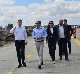 Ministrul Transporturilor: Portul Constanţa îşi consolidează poziţia de hub logistic regional prin finalizarea extinderii drumului adiacent digului de sud şi demararea reparaţiilor capitale la pasajul superior de la Molurile 3, 4 şi 5