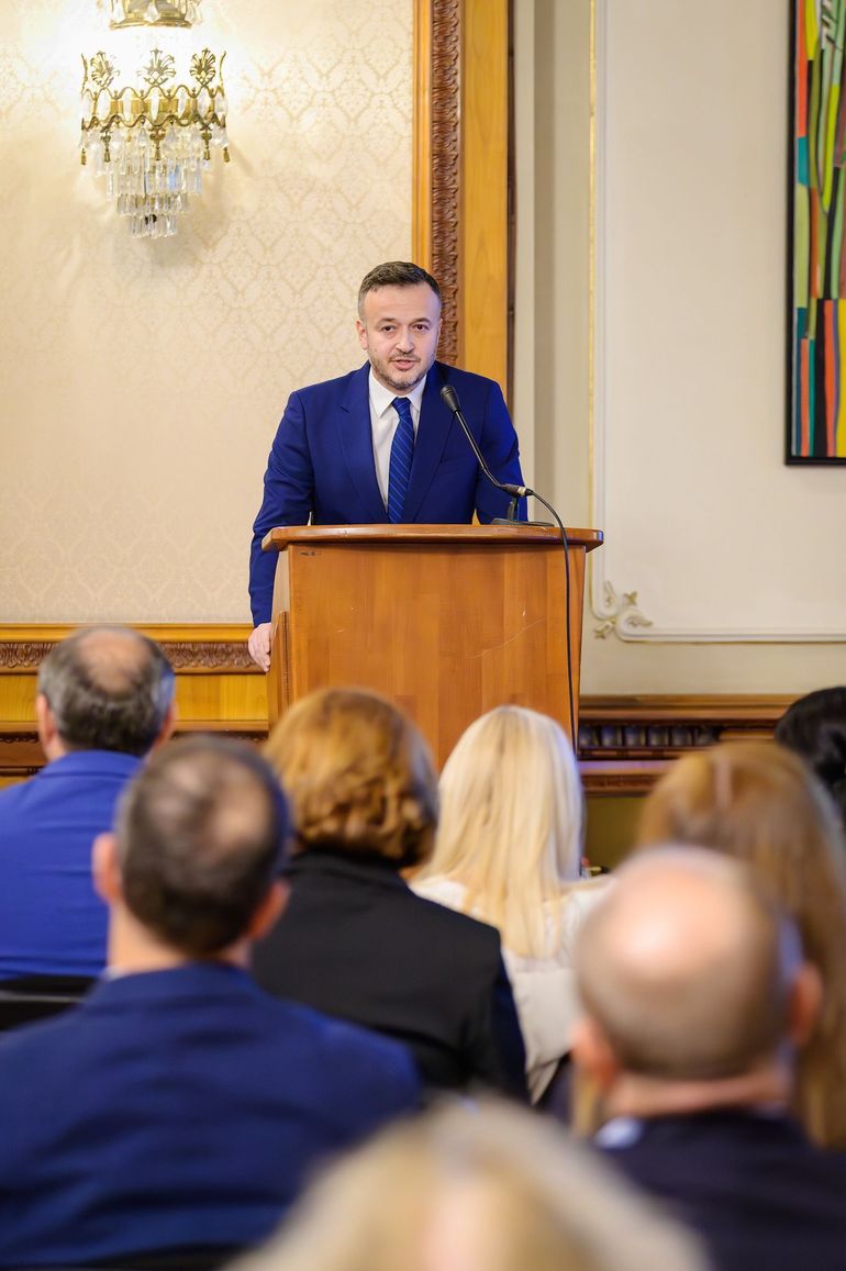 Gabriel Avramescu prezentând strategia ASF pentru reglementare criptoactive, fonduri private equity și educație financiară în 2026. | sursa foto: News.ro
