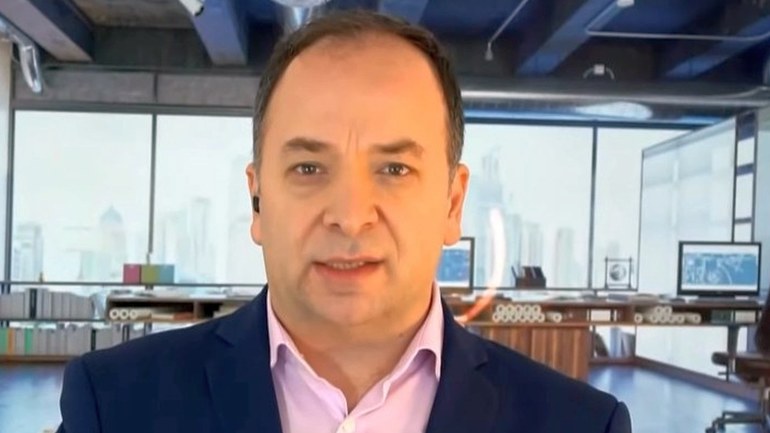 Adrian Negrescu discutând impactul boicotului fiscal asupra creșterii taxelor și perspectivele economiei 2026 în studio TV | sursa foto: News.ro