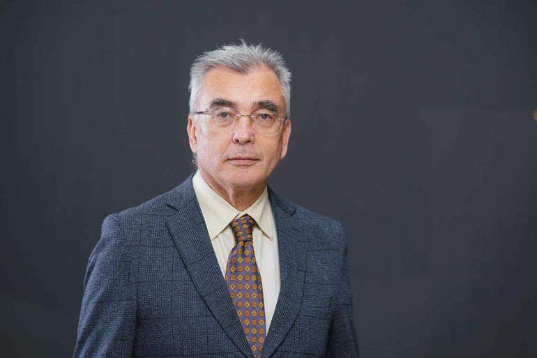 Grafic financiar cu evoluția deficitului bugetar România și cheltuielilor guvernamentale în 2025, evidențiind impactul fondurilor europene asupra bugetului național. | sursa foto: News.ro