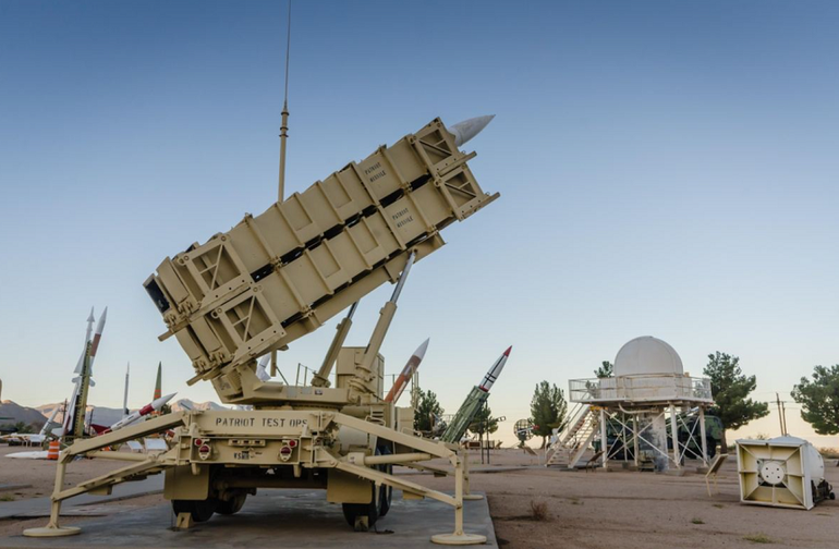 Sisteme de apărare aeriană Patriot americane instalate în Orientul Mijlociu în contextul vânzărilor armament SUA și conflict Iran-Israel. | sursa foto: News.ro