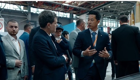 Reprezentanţii Hanwha Aerospace i-au prezentat preşedintelui Nicuşor Dan obuzierul K9, care va ajunge anul acesta în România, precum şi stadiul lucrărilor pentru centrul H-ACE, primul centru de excelenţă Hanwha pentru sistemele terestre din Europa