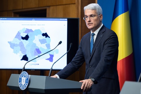 Pîslaru: Noi am ajuns să avem funcţii care desfăşoară muncă de valoare egală, care sunt salarizate discreţionar şi diferenţiat, în funcţie de instituţie, de ce s-a propus de Consiliul Local. Legea salarizării stabileşte un sistem de echivalare