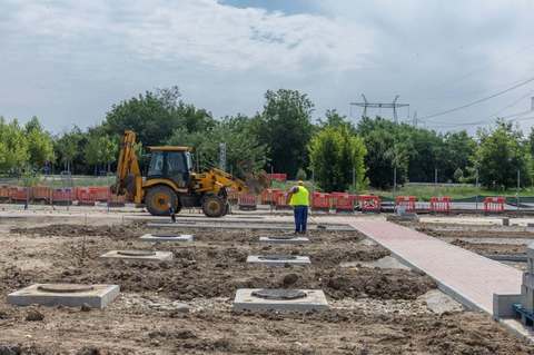 Trei mari bazine de retenţie a apelor pluviale, construite în Bucureşti / Cel mai avensat este în Sectorul 3 / Ciucu: Canalizarea nu a fost proiectată pentru a suporta asemenea debite de apă, cum au fost zilele trecute