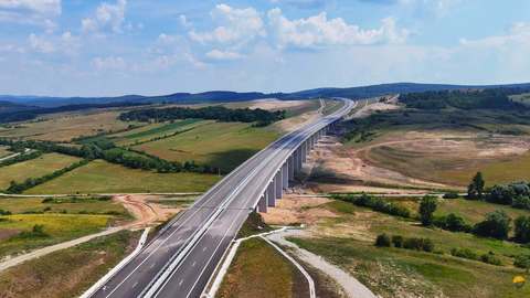 Asociaţia Pro Infrastructură solicită oficialilor CNAIR să deschidă circulaţia pe autostrada A3, între Poarta Sălajului şi Zimbor, până cel târziu la sfârşitul lunii iulie/ Reproşurile aduse companiei şi reprezentanţilor UMB - FOTO