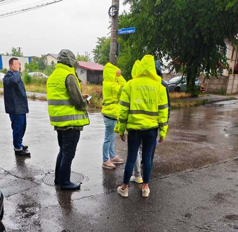 Incident de mediu în pârâul Dâmbu – Canalizarea Rafinăriei Vega a refulat şi substanţe poluante au ajuns în apă / Amendă de 50.000 de lei / Rafinăria Vega: O cantitate de apă pluvială, direcţionată controlat, pentru a evita refularea în zonele locuite