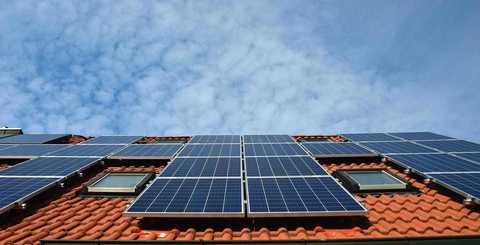 Asociaţia Prosumatorilor şi a Comunităţilor de Energie propune Parlamentului TVA 0 pentru sistemele fotovoltaice si baterii: Germania aplică scutirea fiscala din 2023 / Care e impactul economic