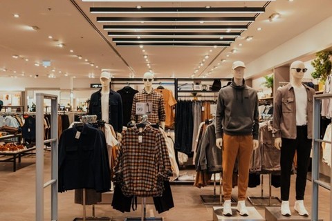 Colliers: Estimările privind livrările de spaţii comerciale noi, revizuite în scădere cu 35% pentru 2026, din cauza contextului economic dificil. Optimism pentru 2027
