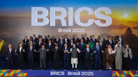 Iranul vrea să-şi consolideze alianţele economice prin aderarea la banca BRICS, pe fondul războiului cu SUA şi Israel