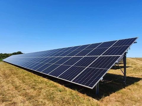 Credit de până la 120 de milioane de euro de la BERD pentru un proiect de energie verde în Braşov. Producţie fotovoltaică solară şi stocare în baterii, în aceeaşi locaţie