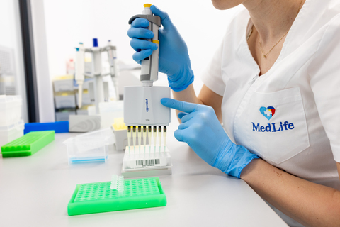 Grupul MedLife achiziţionează 75% din compania Qualipat şi îşi consolidează poziţia de lider în diagnosticul avansat