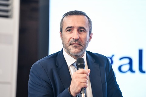 Patronatul Importatorilor de Forţă de Muncă cere autorităţilor să clarifice urgent situaţia dosarele depuse pe vechea legislaţie: Statul român a încasat abuziv sute de mii de euro de la angajatori, pentru avize de muncă pe care nu le mai acceptă
