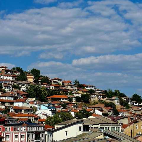 Bulgarii călătoresc mai mult în străinătate, în timp ce numărul vizitelor străinilor în Bulgaria scade / România, locul 3 în topul destinaţiilor/ Turiştii români, pe locul al doilea după turci, ca număr de vizite