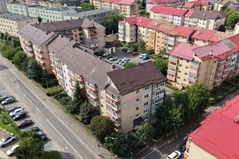 Primăria Braşov anunţă că este prima din ţară care a adoptat Hotărâre de Consiliu Local privind intrarea în programul destinat accesibilizării blocurilor fără lift