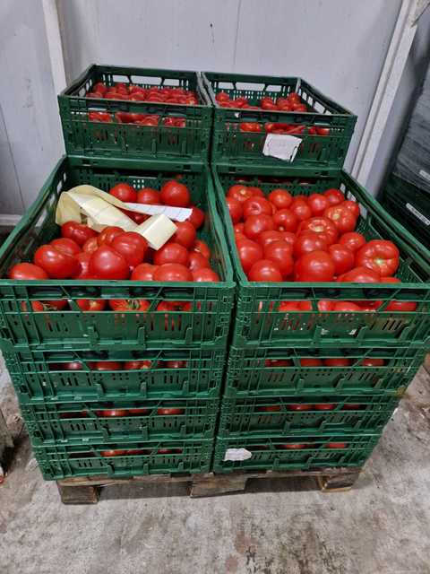 ANSVSA a depistat abateri grave la depozitele frigorifice din judeţul Ilfov - Peste 15 tone legume neconforme retrase de la vânzare / Produse promovate ca fiind din România, dar care erau aduse din Uzbekistan/ Amenzi de 24.000 lei - FOTO