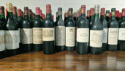 Producţia de vin a Franţei se apropie de minimul ultimilor 70 de ani; Căldura, seceta şi scăderea consumului lovesc podgoriile