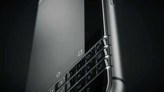 BlackBerry prezintă ultimul telefon produs de propria divizie hardware