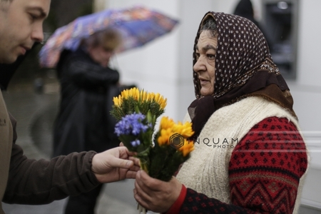 Florarii din Piaţa Coşbuc s-au revoltat în timpul controlului ANAF: Vrem să muncim ca să putem plăti amenzile