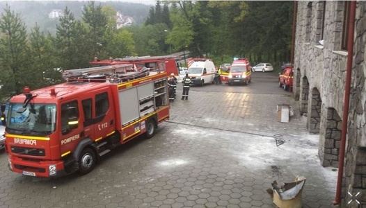 Incendiu la Hotelul Rozmarin, din Predeal; 120 de turişti au fost evacuaţi, două persoane primind îngrijiri medicale