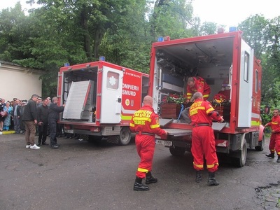 Sicriul cu trupul copilotului elicopterului SMURD prăbuşit în Republica Moldova a fost adus de la Iaşi la Bacău, unde va fi înmormântat