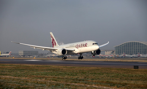 UPDATE: Un avion cu 254 de pasageri care zbura de la Oslo la Doha a aterizat de urgenţă pe Aeroportul Otopeni. Pasagerii au fost debarcaţi şi vor pleca la Doha cu alt avion
