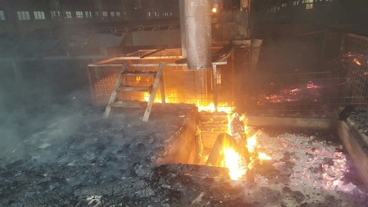 Vâlcea: Incendiu la o fabrică de cherestea; focul s-a extins pe o suprafaţă de 1.800 de metri pătraţi