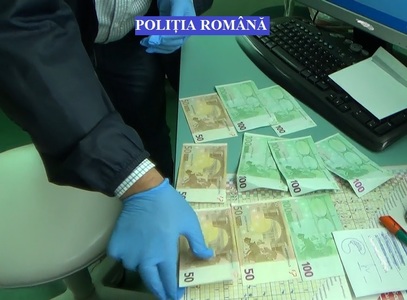 Mureş: Medic prins în flagrant când lua 800 de euro mită, reţinut. Doctorul i-ar fi sugerat unui bolnav să îşi vândă casa ca să facă rost de bani