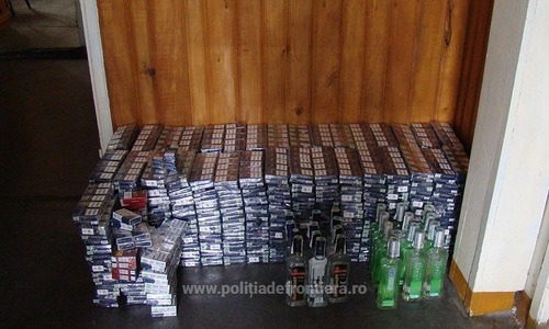 Iaşi: Cinci persoane reţinute pentru contrabandă cu ţigări în urma a 26 de percheziţii; patru vameşi, implicaţi în dosar - FOTO