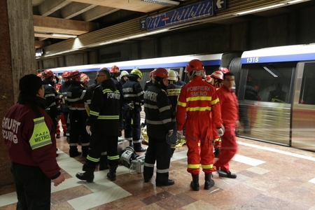 Bărbat lovit de metrou în staţia Dimitrie Leonida, fiindu-i amputat un picior