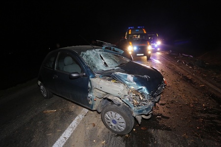 Traficul rutier pe DN 2B Buzău-Brăila, blocat total din cauza unui accident în care au fost implicate o căruţă şi un autoturism