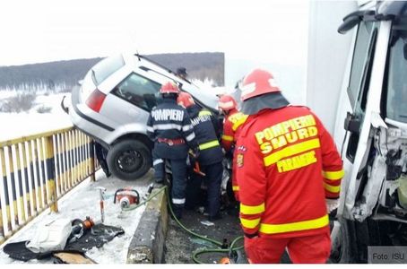 Braşov: Traficul pe DN 1, unde un camion şi o maşină s-au ciocnit, iar două persoane au fost rănite, a fost reluat - FOTO/VIDEO
 
