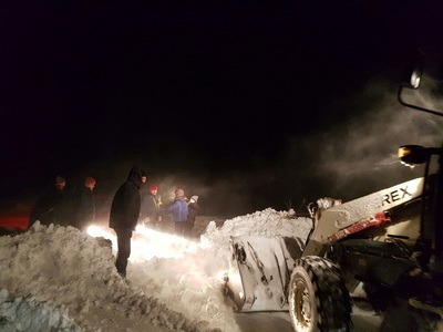 IGPR: Ninge uşor în judeţele Braşov, Dâmboviţa şi Vâlcea, pe autostrăzile A1 şi A2 acţionează utilajele de deszăpezire