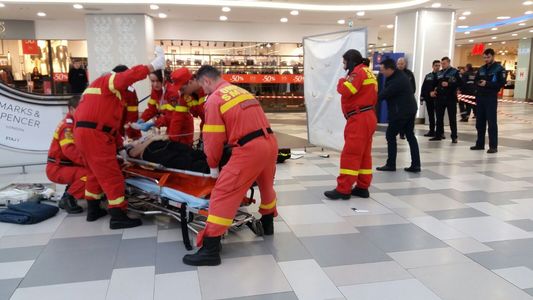 Femeia care căzut de la înălţime în mall-ul Plaza România a murit la Spitalul Universitar Bucureşti
