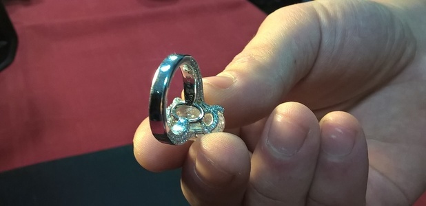 Unul dintre inelele furate de un român dintr-un magazin de lux din Paris, restituit proprietarului - VIDEO